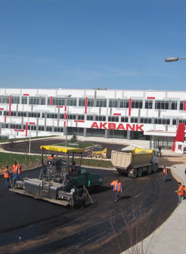 Akbank Merkez Binası Asfaltlama Çalışması